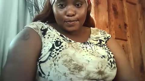 Snapshot of naughtylisah chatting on 11/18/25, 02:43 naughtylisah online show from 11/18/25, 02:43