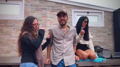 ANDREA STEPH  MIKE online show from 11/14/25, 09:41