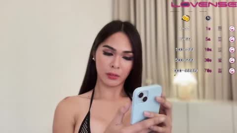 Snapshot of naughtymartinaxxx chatting on 01/31/25, 11:13 Martina online show from 01/31/25, 11:13