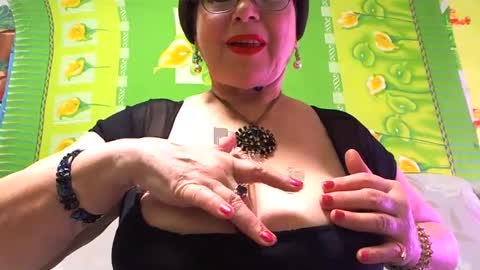 Snapshot of naughtymomxxx chatting on 02/03/25, 05:51 OldKinkyMILF online show from 02/03/25, 05:51