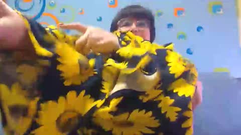Snapshot of naughtymomxxx chatting on 02/15/25, 09:16 OldKinkyMILF online show from 02/15/25, 09:16