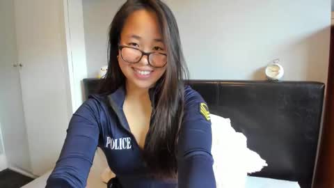 Gigi Chu  online show from 10/31/25, 03:02