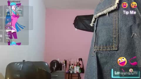 Snapshot of naughtyplayass chatting on 12/18/24, 06:35 naughtyplayass online show from 12/18/24, 06:35