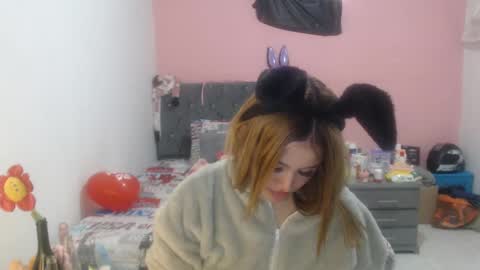 Snapshot of naughtyplayass chatting on 03/12/25, 04:35 naughtyplayass online show from 03/12/25, 04:35