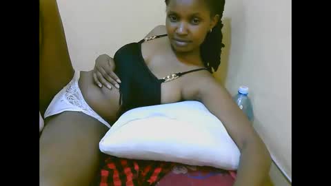 Snapshot of naughtysammur25 chatting on 10/11/25, 12:21 naughtyqueen online show from 10/11/25, 12:21