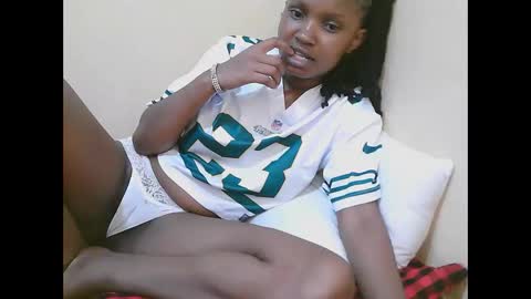 Snapshot of naughtysammur25 chatting on 10/12/25, 10:53 naughtyqueen online show from 10/12/25, 10:53