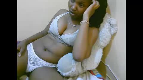 Snapshot of naughtysammur25 chatting on 10/25/25, 01:24 naughtyqueen online show from 10/25/25, 01:24