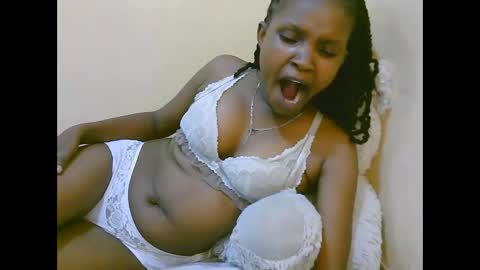 Snapshot of naughtysammur25 chatting on 10/26/25, 01:33 naughtyqueen online show from 10/26/25, 01:33