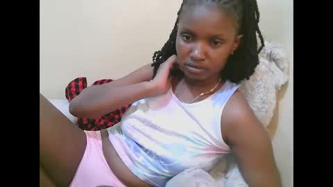 Snapshot of naughtysammur25 chatting on 10/27/25, 09:02 naughtyqueen online show from 10/27/25, 09:02