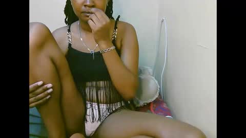 Snapshot of naughtysammur25 chatting on 11/17/25, 01:22 naughtyqueen online show from 11/17/25, 01:22