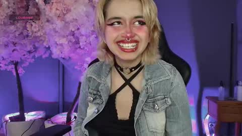 Snapshot of navier__ chatting on 10/24/25, 09:11 Navier online show from 10/24/25, 09:11