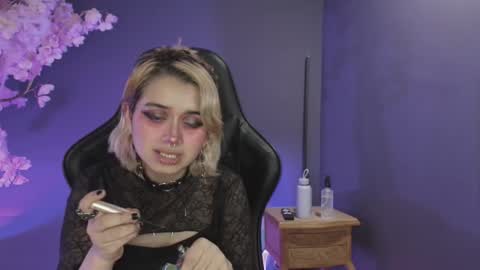 Snapshot of navier__ chatting on 10/27/25, 01:04 Navier online show from 10/27/25, 01:04