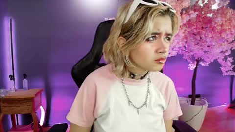 Snapshot of navier__ chatting on 11/06/25, 07:48 Navier online show from 11/06/25, 07:48