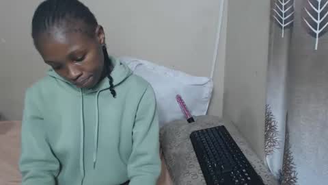 nawtylarissa_ online show from 10/27/25, 06:45