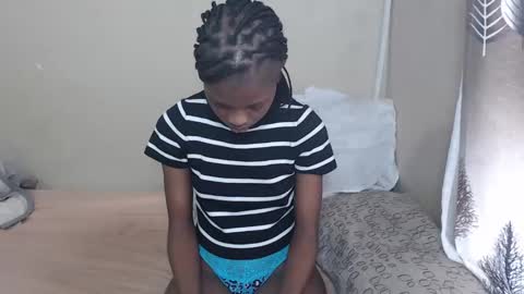 nawtylarissa_ online show from 11/17/25, 11:38