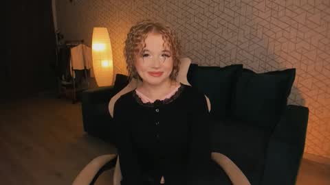 Snapshot of nayavalen chatting on 11/10/25, 03:27 NayaValen online show from 11/10/25, 03:27