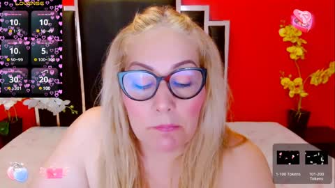 Snapshot of nayla_garner chatting on 01/08/25, 06:52 Lady Nayla online show from 01/08/25, 06:52
