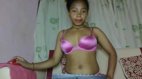 Snapshot of nayrah12 chatting on 11/22/25, 07:24 nayrah12 online show from 11/22/25, 07:24