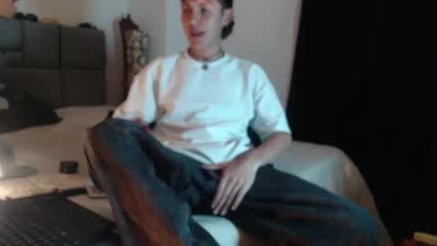 Snapshot of naytonfreeman chatting on 10/16/25, 12:11 Im Nayton online show from 10/16/25, 12:11