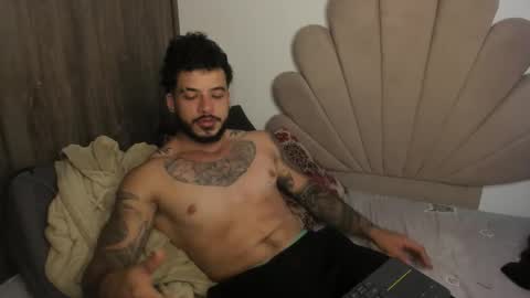 Nei turn green online show from 10/18/25, 07:36