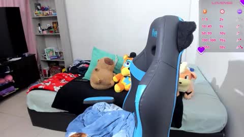 Snapshot of neeko_lol_ chatting on 10/09/25, 07:56 Geek Nicole im Neeko UwU online show from 10/09/25, 07:56