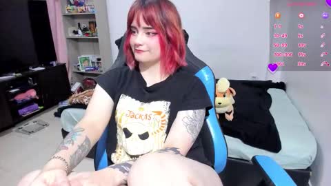 Snapshot of neeko_lol_ chatting on 10/21/25, 06:30 Geek Nicole im Neeko UwU online show from 10/21/25, 06:30