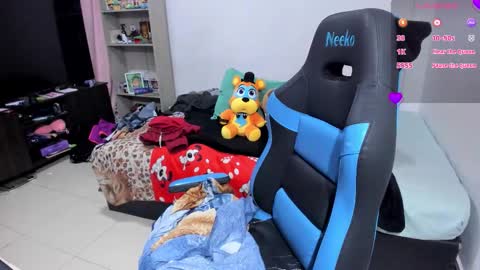 Snapshot of neeko_lol_ chatting on 11/10/25, 08:08 Geek Nicole im Neeko UwU online show from 11/10/25, 08:08