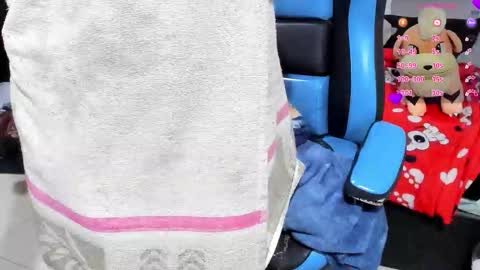 Snapshot of neeko_lol_ chatting on 11/13/25, 03:55 Geek Nicole im Neeko UwU online show from 11/13/25, 03:55