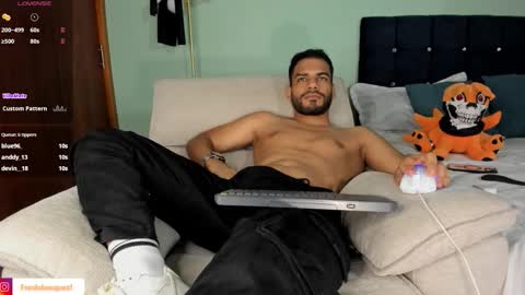 Snapshot of neganhot_ chatting on 10/29/25, 11:17 NEGAN online show from 10/29/25, 11:17