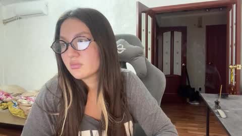 Snapshot of nellyfischer chatting on 02/21/25, 08:27 Nelly online show from 02/21/25, 08:27