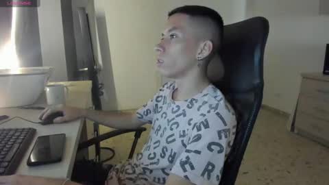 Snapshot of neo_and_jhin chatting on 10/02/25, 04:58 Jhin online show from 10/02/25, 04:58