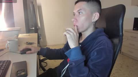 Snapshot of neo_and_jhin chatting on 10/03/25, 02:36 Jhin online show from 10/03/25, 02:36