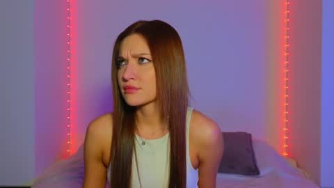 Snapshot of nessarosse chatting on 01/19/25, 06:10 Nessa online show from 01/19/25, 06:10