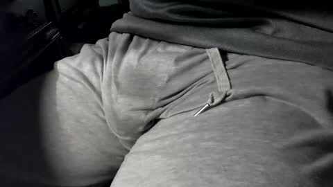 Snapshot of nevrsaynevr2000 chatting on 10/20/25, 05:35 nevrsaynevr2000 online show from 10/20/25, 05:35