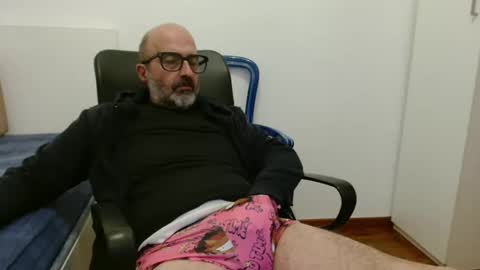 simi online show from 10/31/25, 07:26