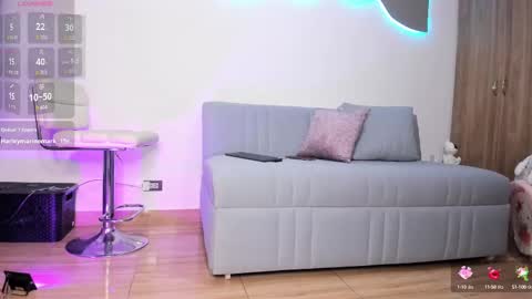 Snapshot of newbarbiedolly chatting on 09/19/25, 10:32 ximena online show from 09/19/25, 10:32