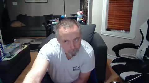 Snapshot of newvvorld chatting on 01/05/25, 09:47 NewWorld online show from 01/05/25, 09:47