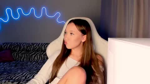 Mina online show from 10/31/25, 01:34