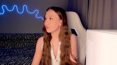 Mina online show from 11/13/25, 01:43