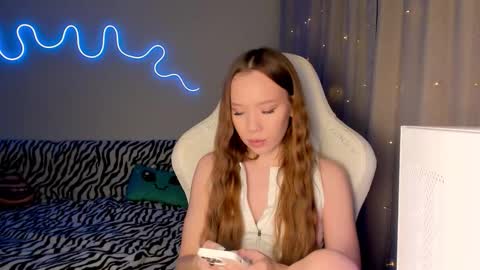 Mina online show from 12/04/25, 01:53