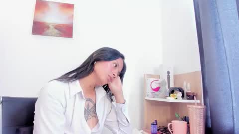 laura  online show from 10/08/25, 07:22