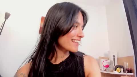 laura  online show from 11/10/25, 06:07