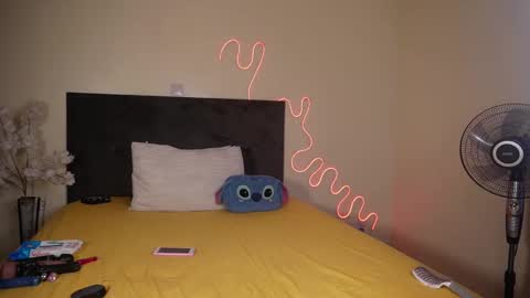 Snapshot of nia_bell chatting on 12/20/24, 11:10 kikiNiaAria online show from 12/20/24, 11:10