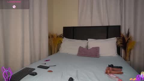 Snapshot of nia_bell chatting on 03/12/25, 05:17 kikiNiaAria online show from 03/12/25, 05:17