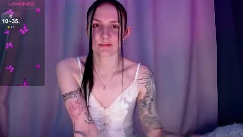 Snapshot of niaellis chatting on 03/12/25, 10:50 Nia online show from 03/12/25, 10:50