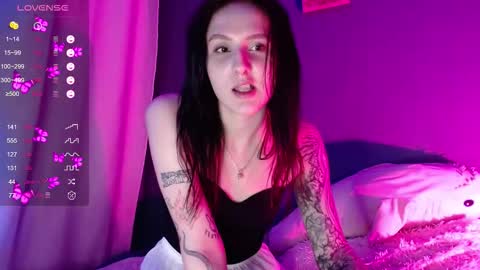 Snapshot of niaellis chatting on 10/10/25, 05:56 Nia online show from 10/10/25, 05:56