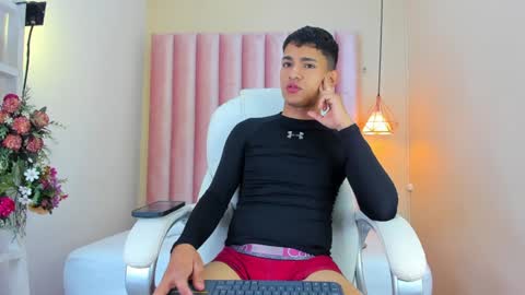 Snapshot of niall_falcon chatting on 01/11/25, 01:11 Niall online show from 01/11/25, 01:11