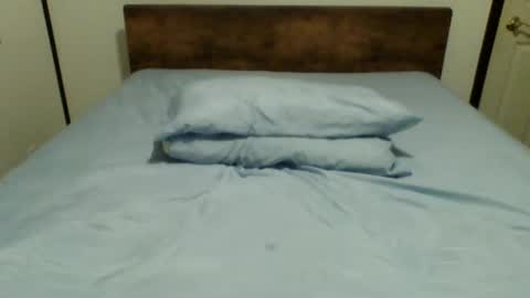 Snapshot of nicedickguy98 chatting on 01/21/25, 05:05 Ava Angel online show from 01/21/25, 05:05