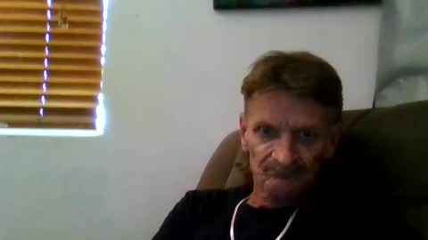 Snapshot of niceozziecockxxx chatting on 12/15/24, 03:45 Sexiishaine online show from 12/15/24, 03:45