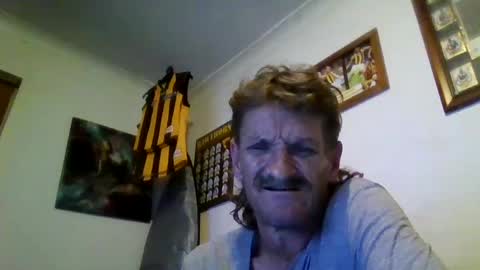 Snapshot of niceozziecockxxx chatting on 01/24/25, 07:07 Sexiishaine online show from 01/24/25, 07:07